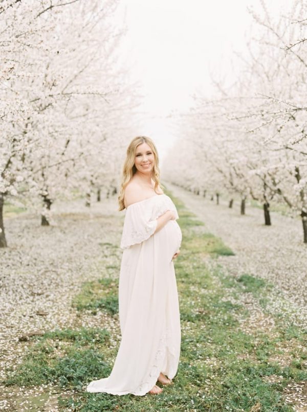 white dress maternity photoshoot idea in a fall setting